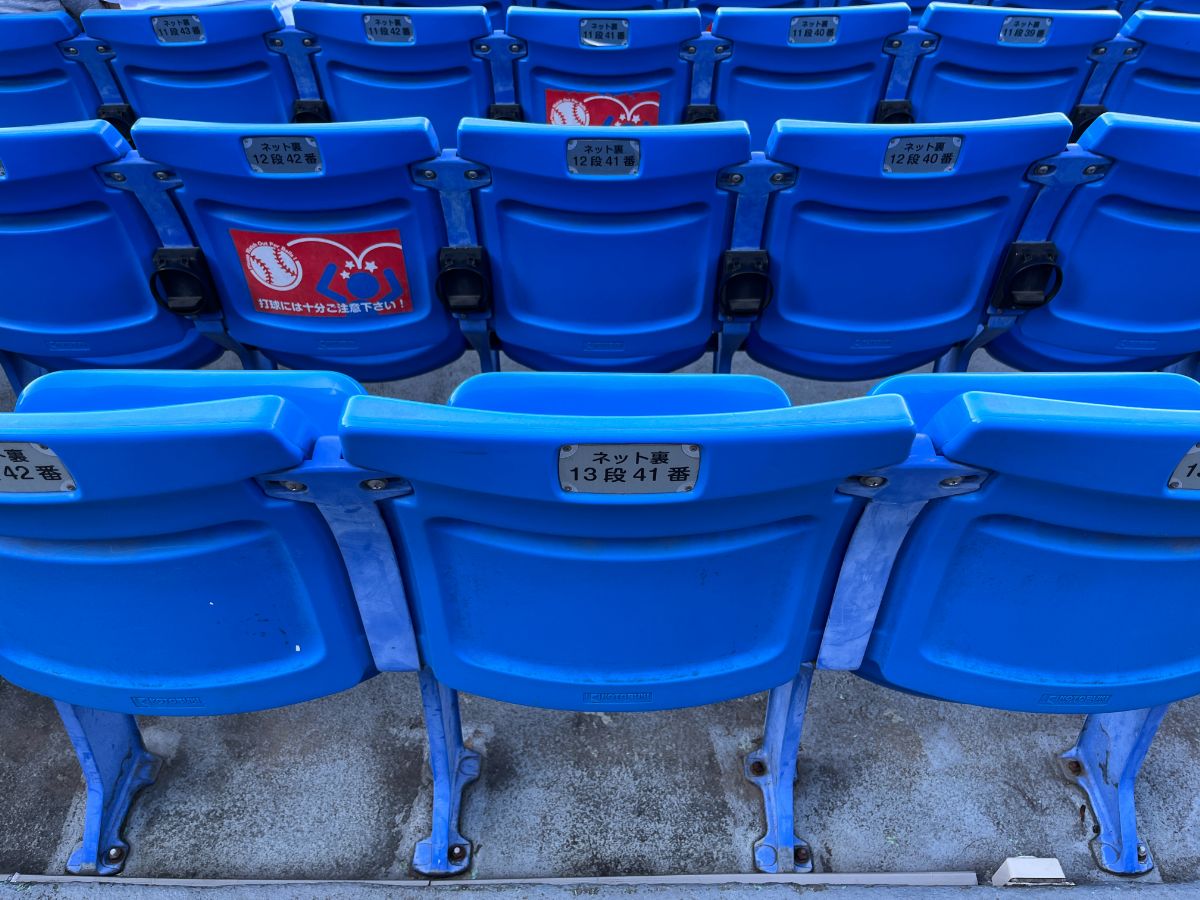 ☆神宮球場　スワローズ戦　SS指定席・S指定席・S2指定席　引換券　☆彡 明治神宮球場のバックネット裏で野球観戦を満喫する方法 | SportsMap